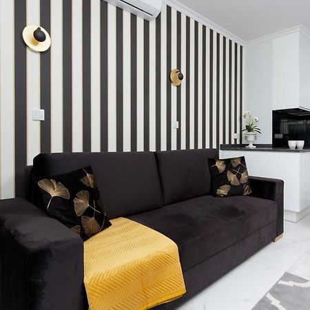 Mennica Residence - City Center Apartments By Noclegi Renters Warsawa Bagian luar foto