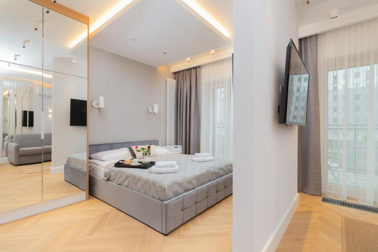 Mennica Residence - City Center Apartments By Noclegi Renters Warsawa Bagian luar foto