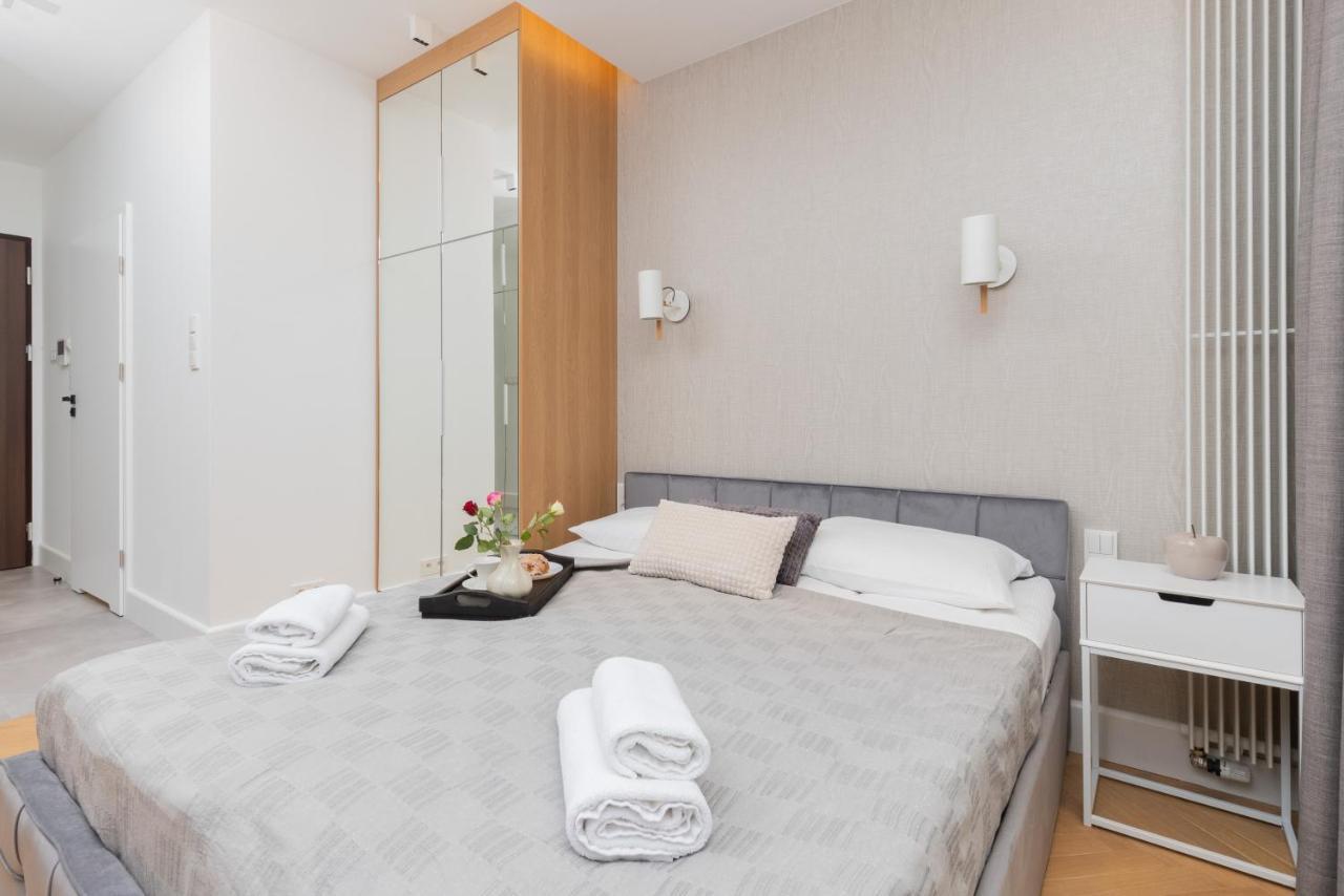 Mennica Residence - City Center Apartments By Noclegi Renters Warsawa Bagian luar foto