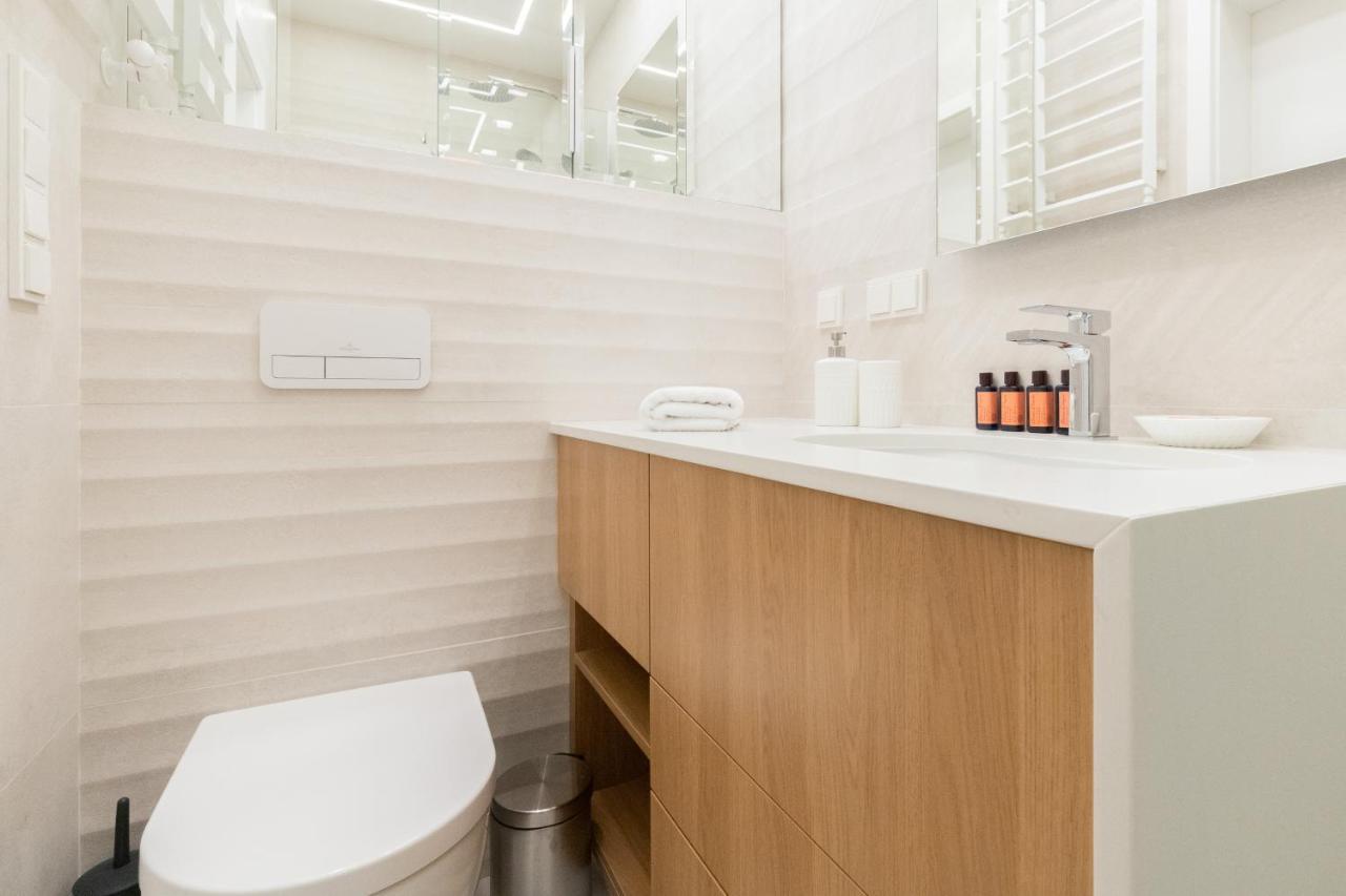 Mennica Residence - City Center Apartments By Noclegi Renters Warsawa Bagian luar foto
