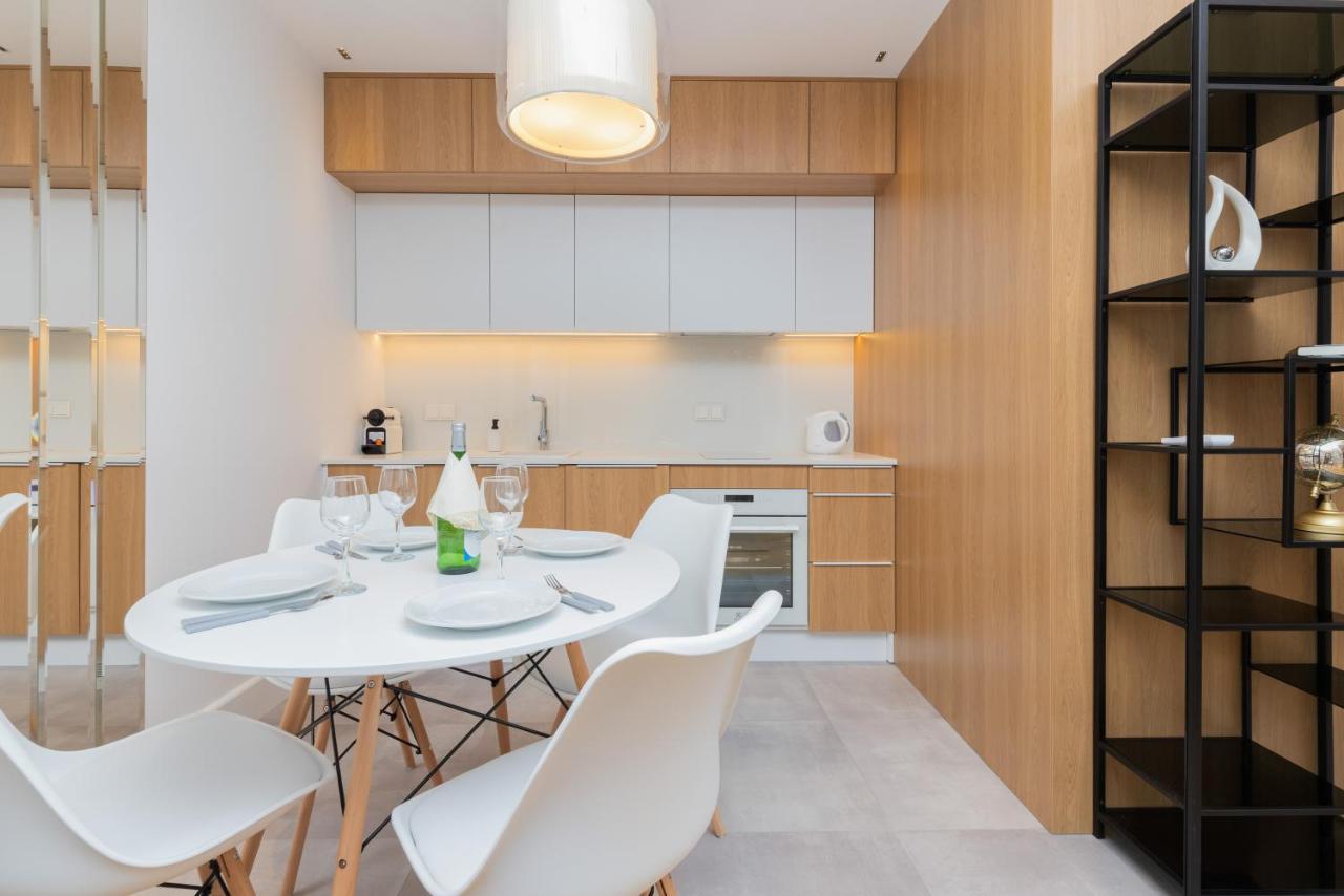 Mennica Residence - City Center Apartments By Noclegi Renters Warsawa Bagian luar foto