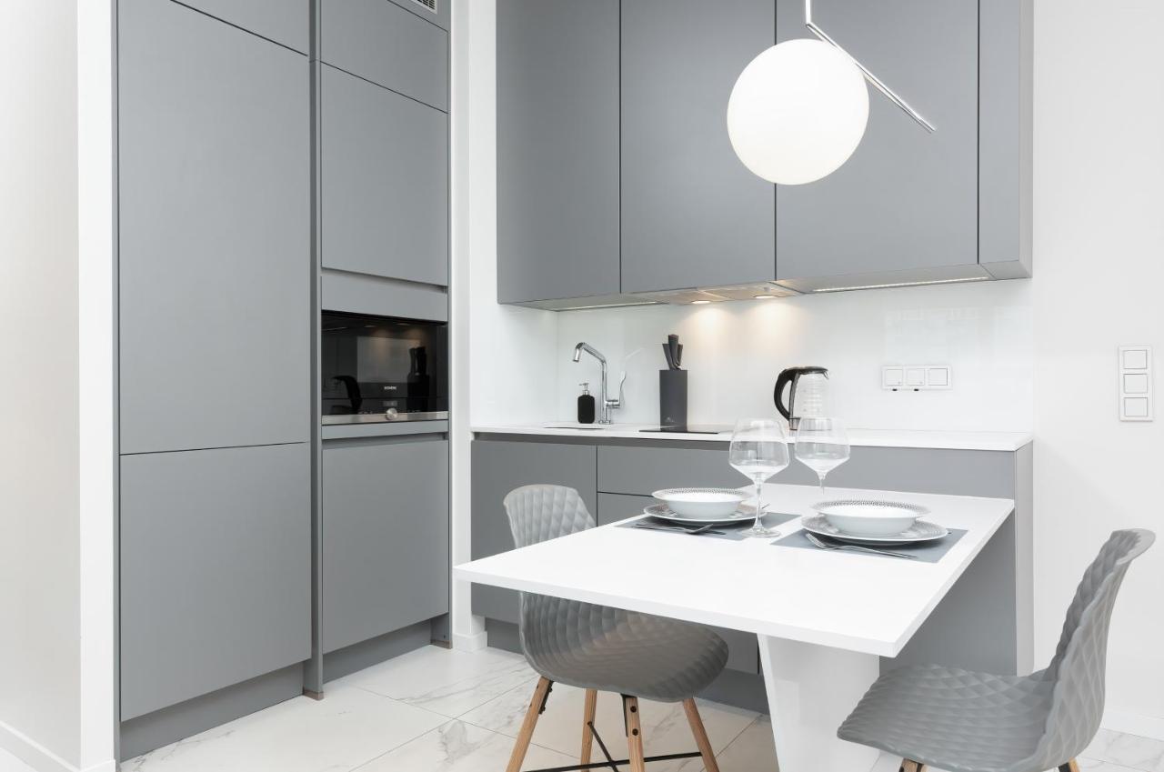 Mennica Residence - City Center Apartments By Noclegi Renters Warsawa Bagian luar foto