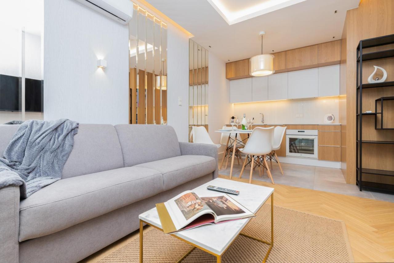 Mennica Residence - City Center Apartments By Noclegi Renters Warsawa Bagian luar foto