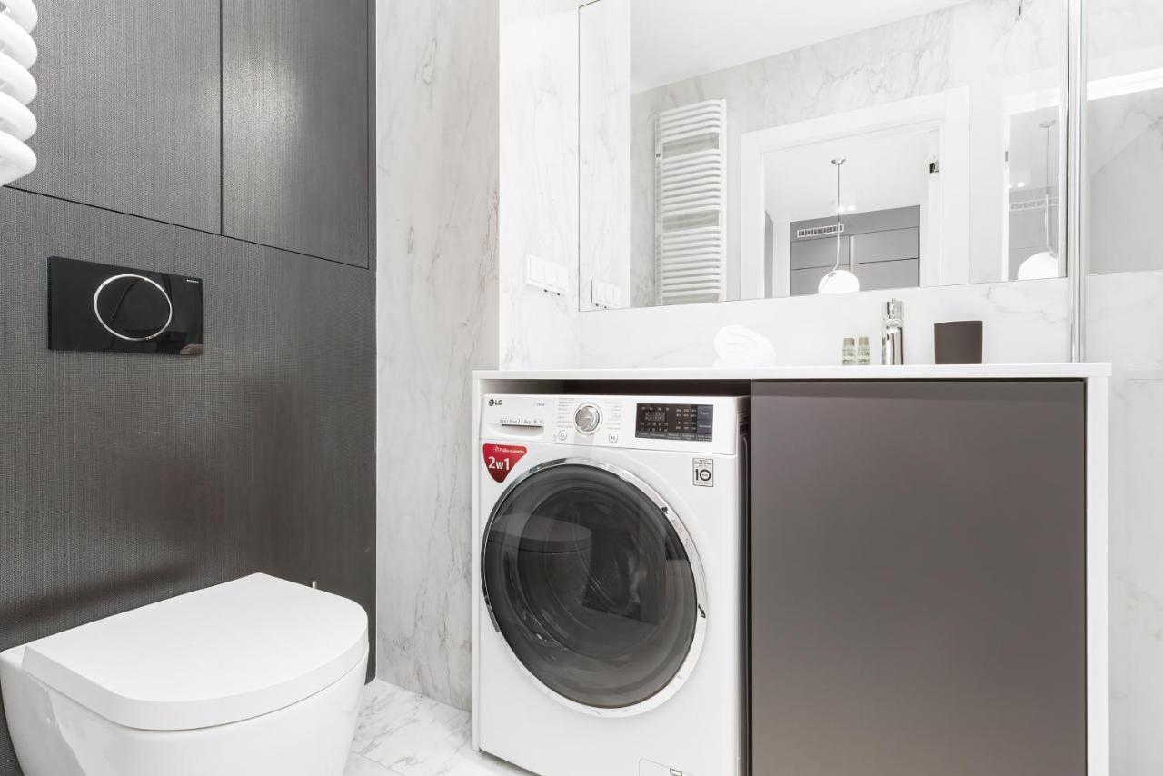 Mennica Residence - City Center Apartments By Noclegi Renters Warsawa Bagian luar foto