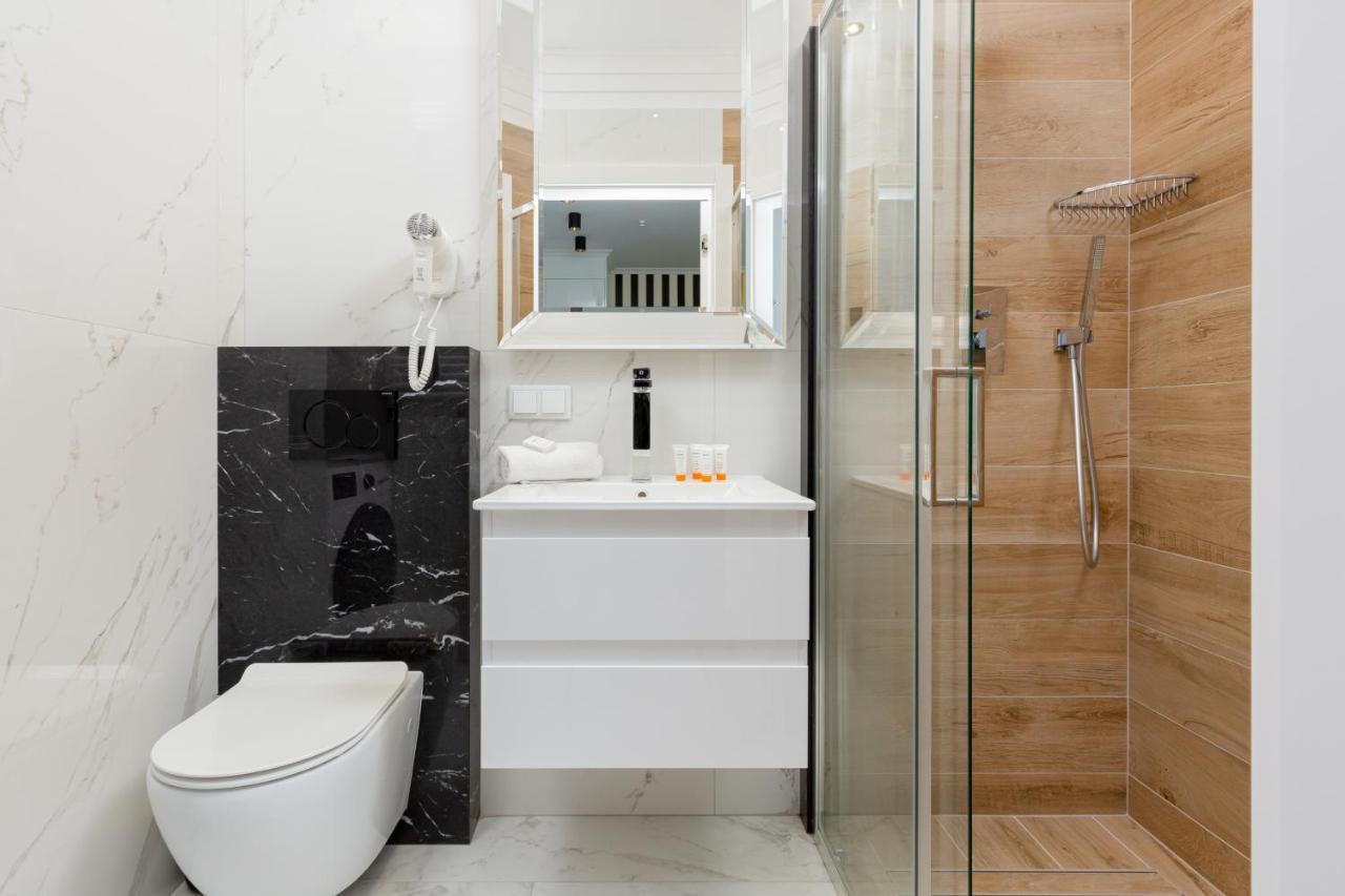Mennica Residence - City Center Apartments By Noclegi Renters Warsawa Bagian luar foto