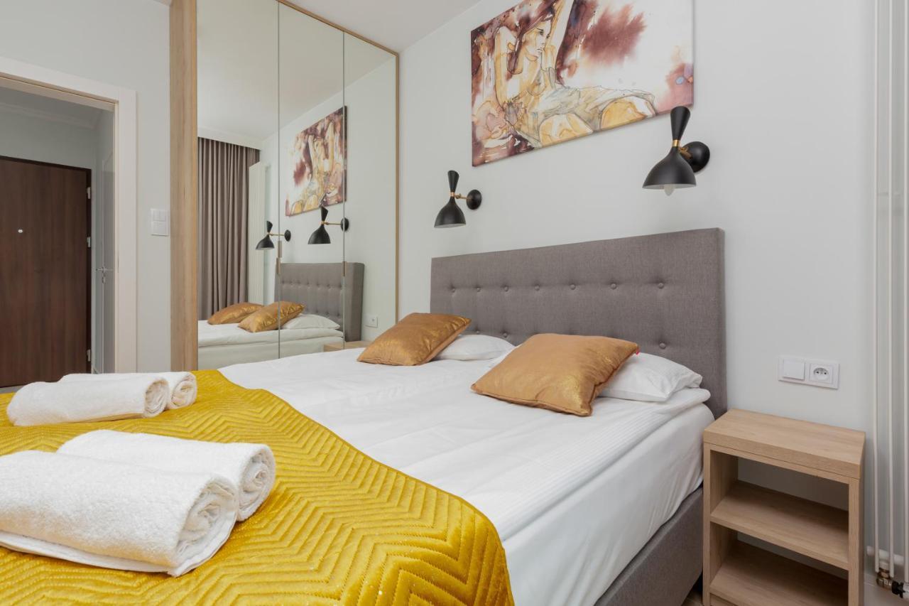 Mennica Residence - City Center Apartments By Noclegi Renters Warsawa Bagian luar foto