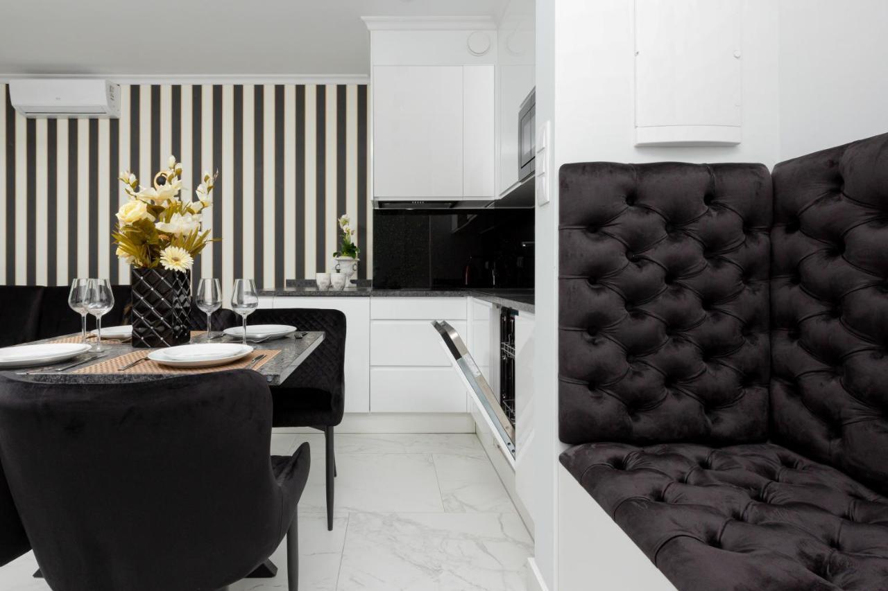 Mennica Residence - City Center Apartments By Noclegi Renters Warsawa Bagian luar foto