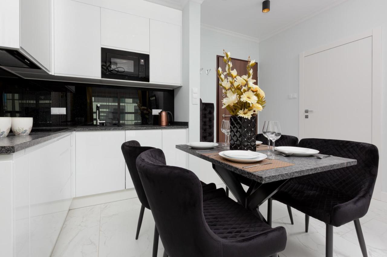 Mennica Residence - City Center Apartments By Noclegi Renters Warsawa Bagian luar foto
